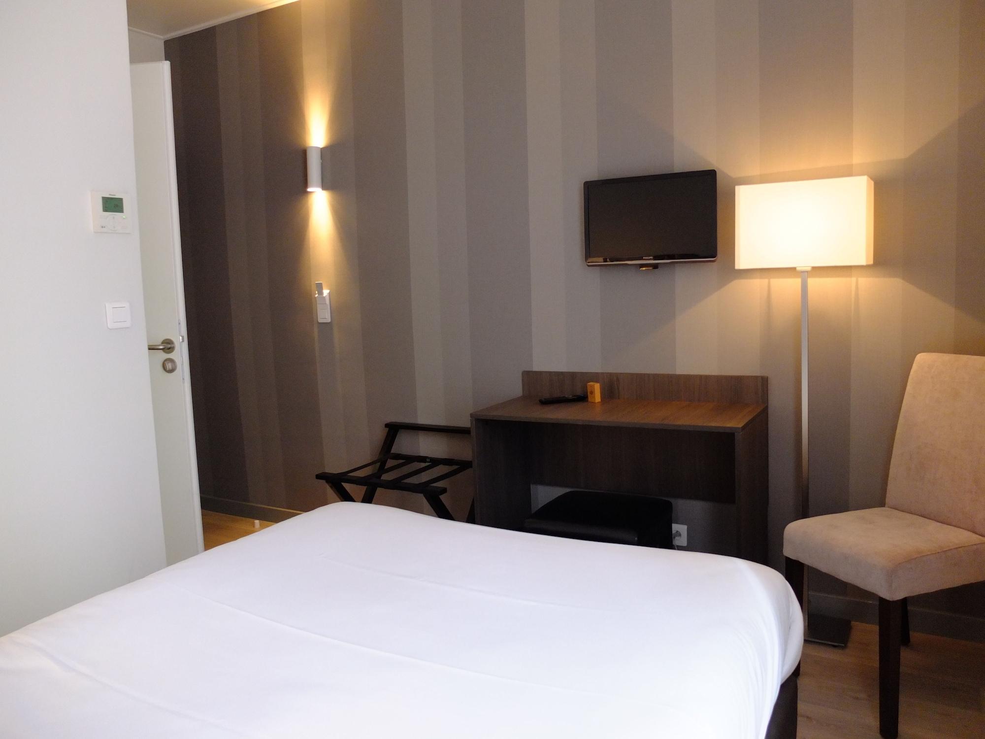 פריז Hotel De Flore - Montmartre מראה חיצוני תמונה